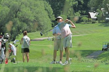 Junior golfers enjoy teeing it up at First National Bank Junior Tour