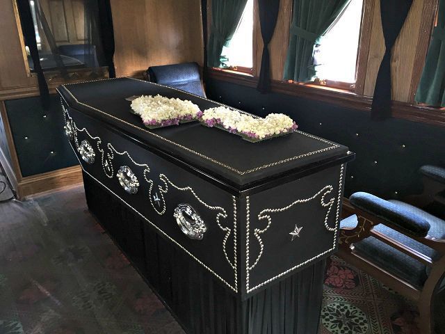 Lincoln Funeral Train car brings out history enthusiasts