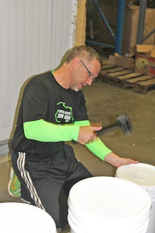 Local relief effort prepares kits for displaced Syrian families