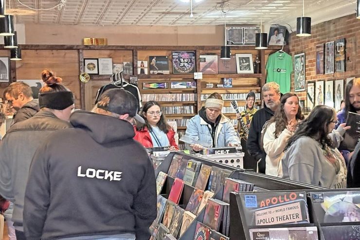 Many flock to Blackbird Records for Record Store Day