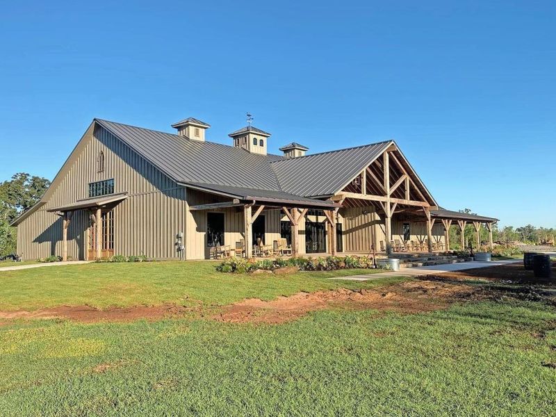 Navarre barn finds new home in Texas