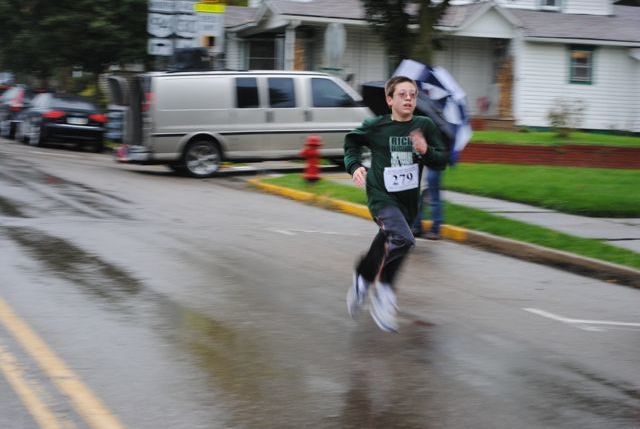 Neither wind nor rain could dampen spirits of Daltons runners
