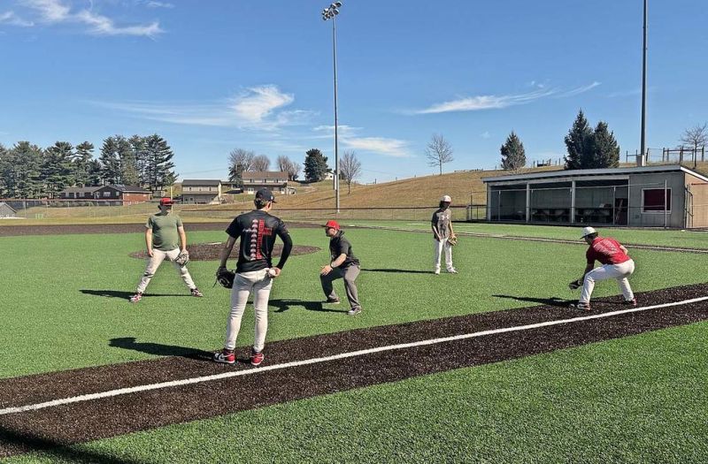 New turf, new season, same big expectations for Hawks
