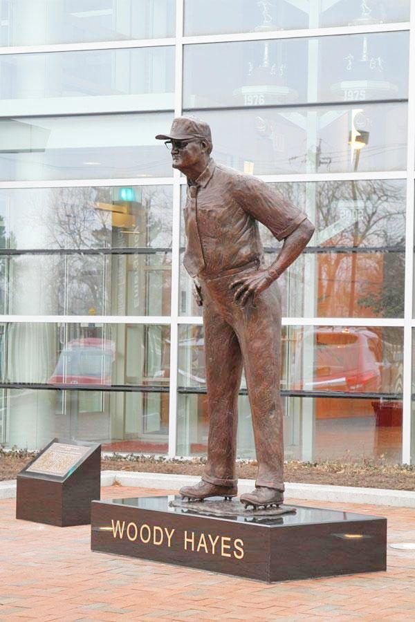 Newcomerstown to dedicate statue