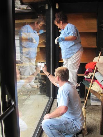 NewPointe volunteers spruce up Schoenbrunn