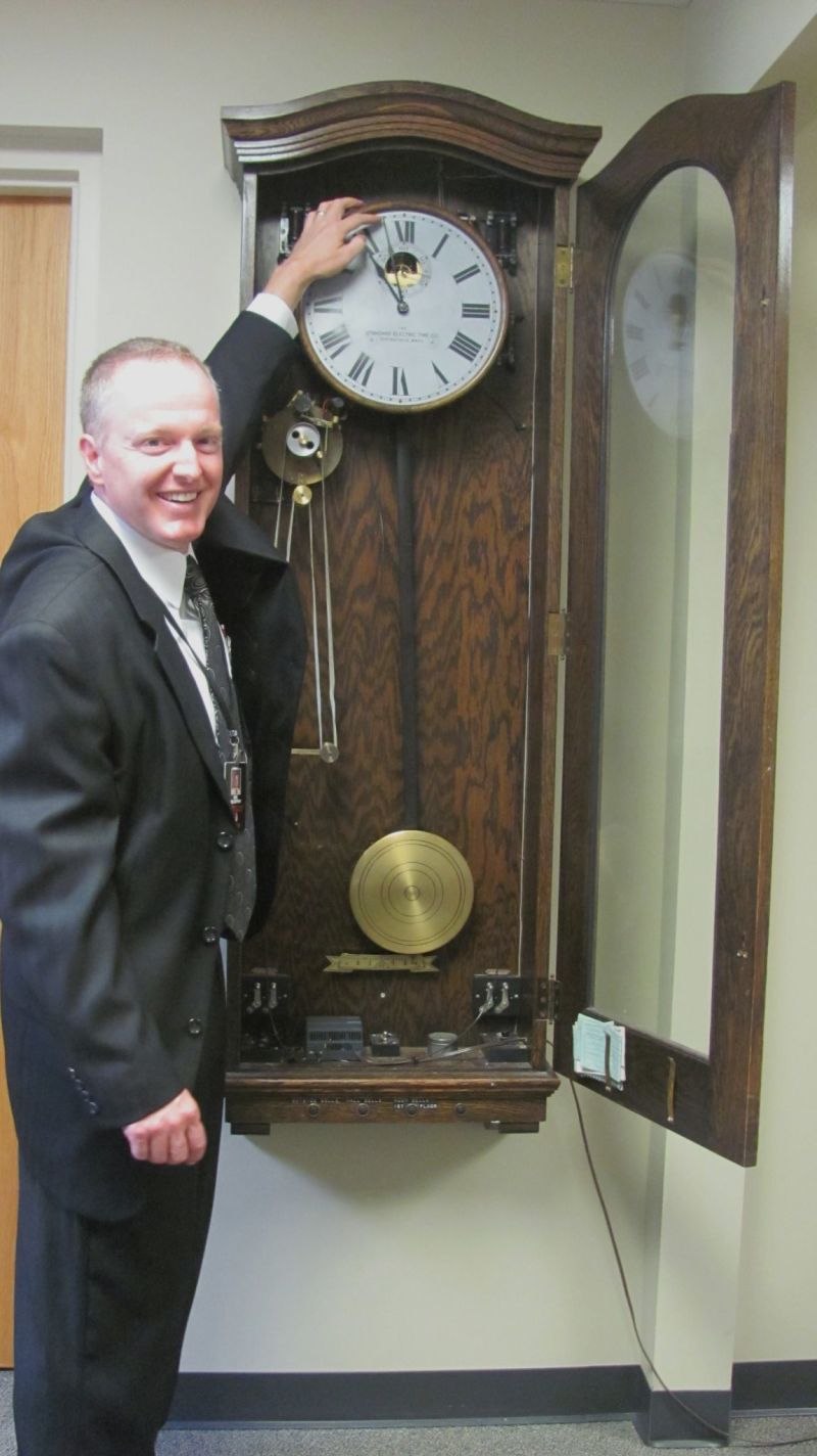 Old Bolivar High School master clock gains new life as part of Tuscarawas Valley Schools
