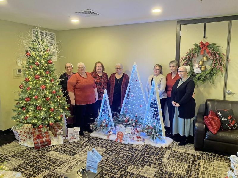 Pomerene Auxiliary ushers in Christmas with festival