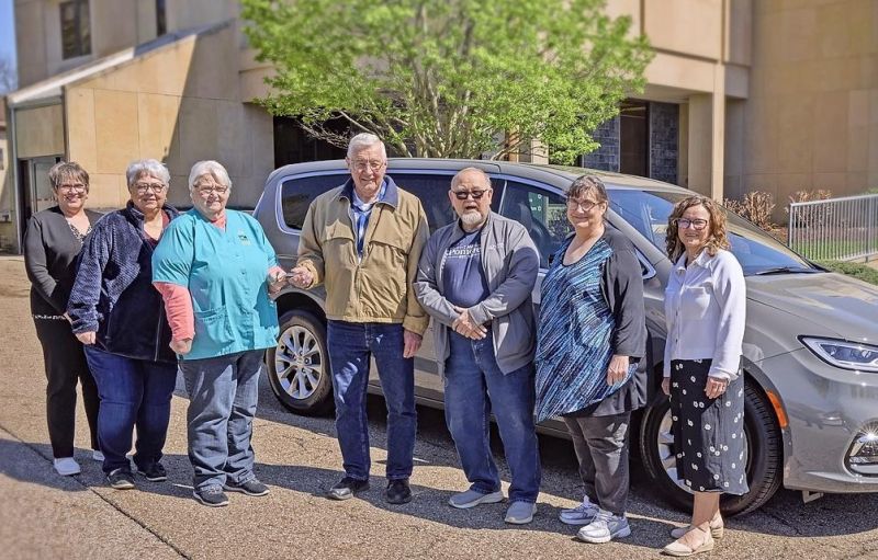 Pomerene Hospital Auxiliary donates minivan