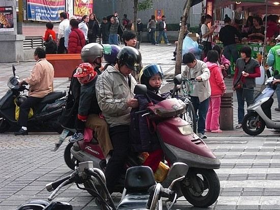 Scooting Around Taiwan