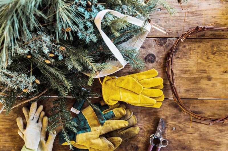 Seasonal Collective shows community how to create beautiful wreaths
