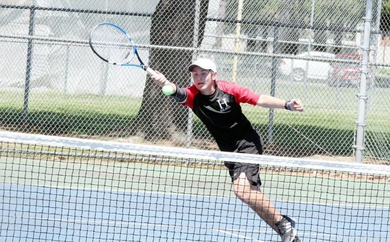 Shoup wins, Barr and Schaad also qualify, head to district tennis
