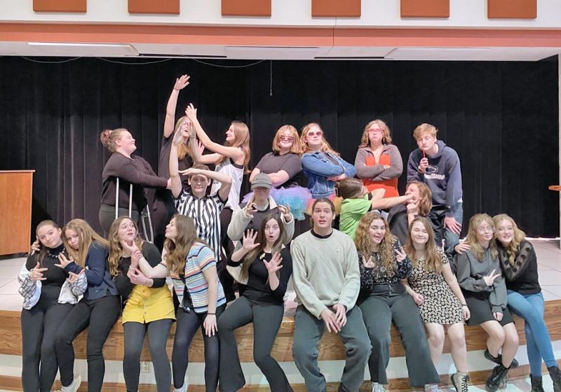 Strasburg students to perform play