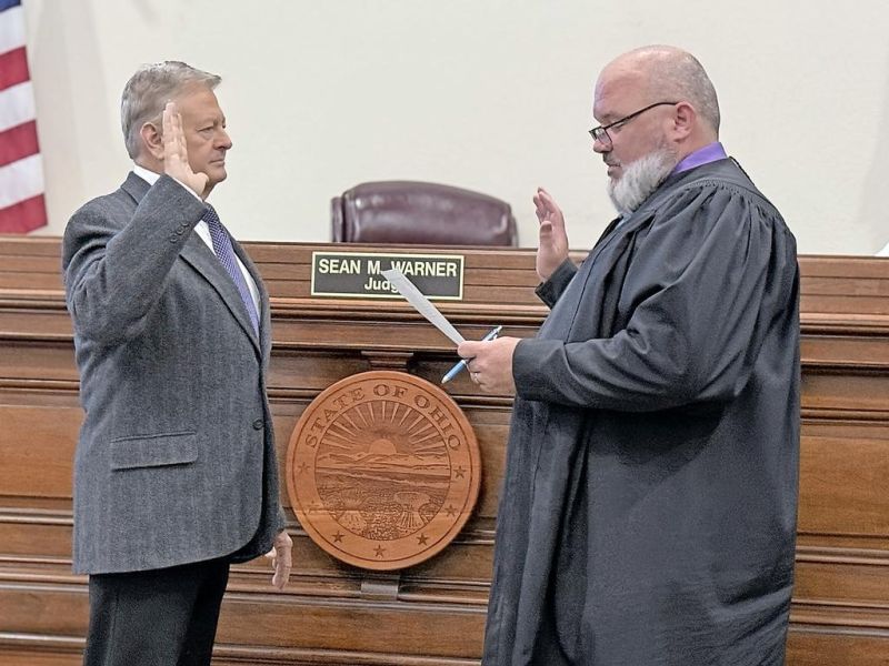 Strouse sworn in as new Holmes County commissioner