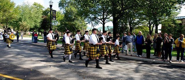 Student groups and others walk in COW Homecoming Parade