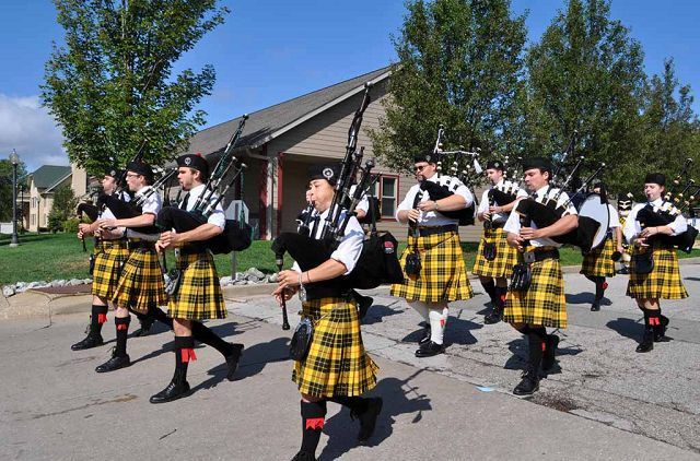 Student groups and others walk in COW Homecoming Parade