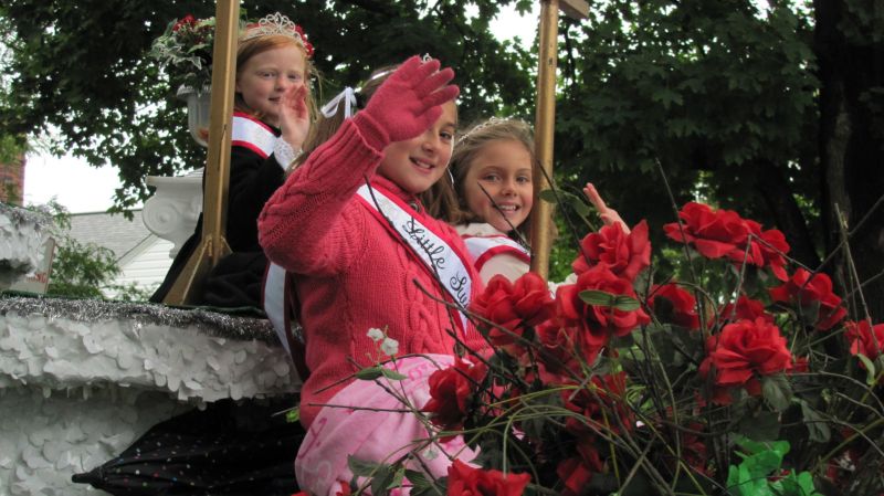 Time for tiaras as 2011 Ohio Swiss Festival Royalty takes their places