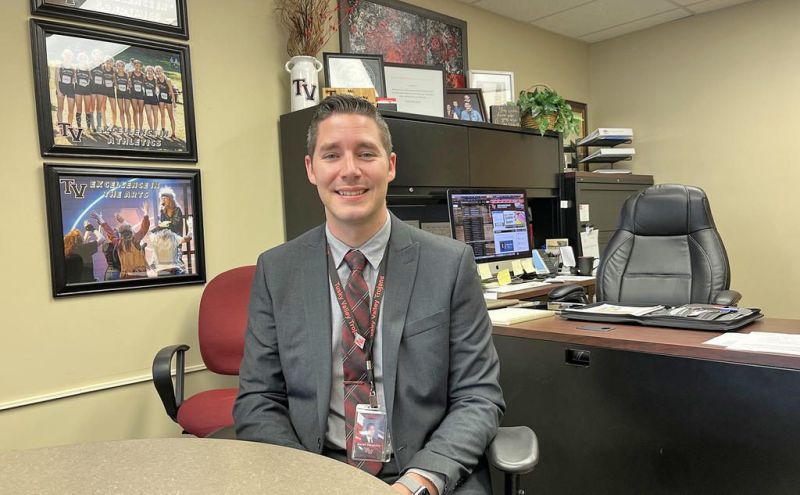 Tusky Valley alumnus Derek Varansky named new superintendent