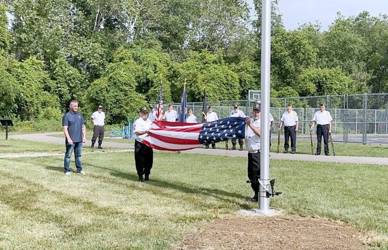 Veterans raise the flag for Holmes memorial project