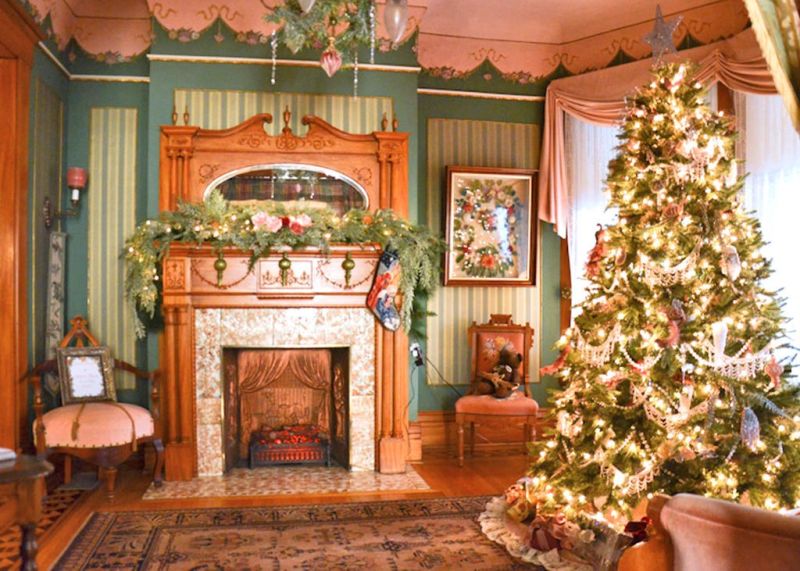 Victorian House holiday hours start Nov. 19