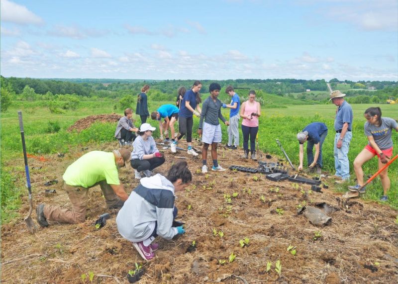 Volunteers add pollinator garden at Oak Hill Park