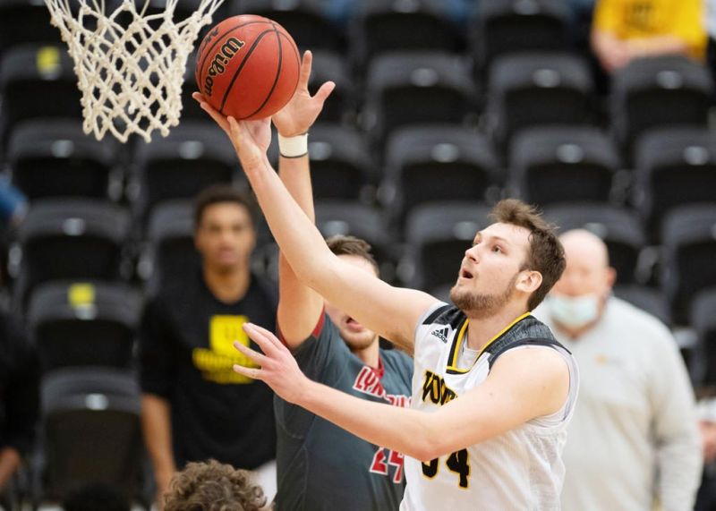With 4 starters back, Scots favored to win NCAC